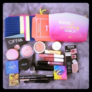 Makeup (22 pieces)
